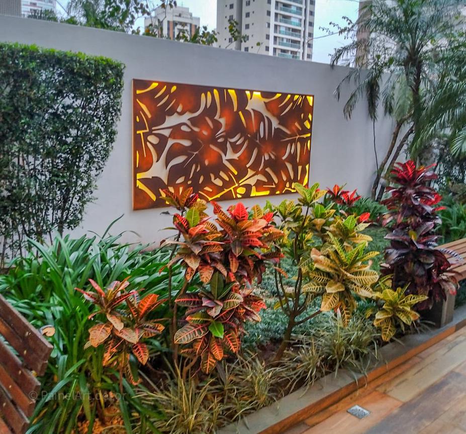 Decoração com quadro de parede com painel perfurado Decoração com quadro de parede com painel perfurado