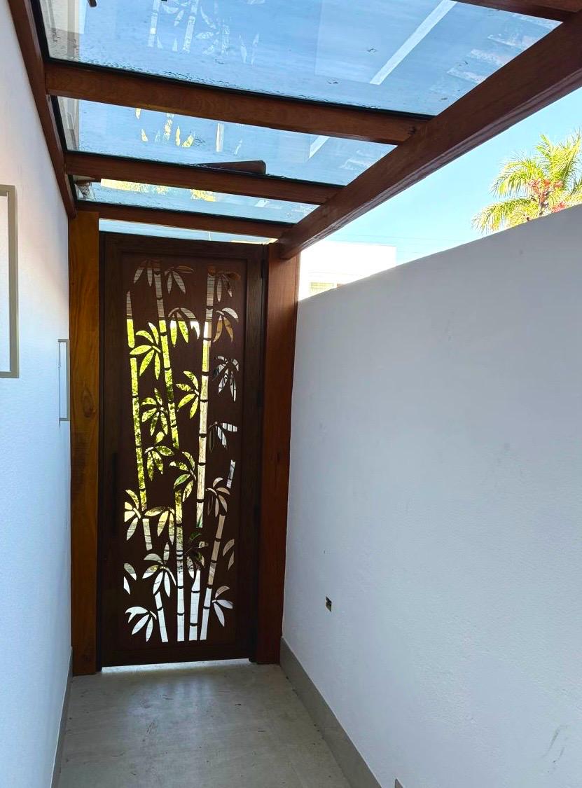 Painel com Pintura Amadeirada para Fechamento de Vão