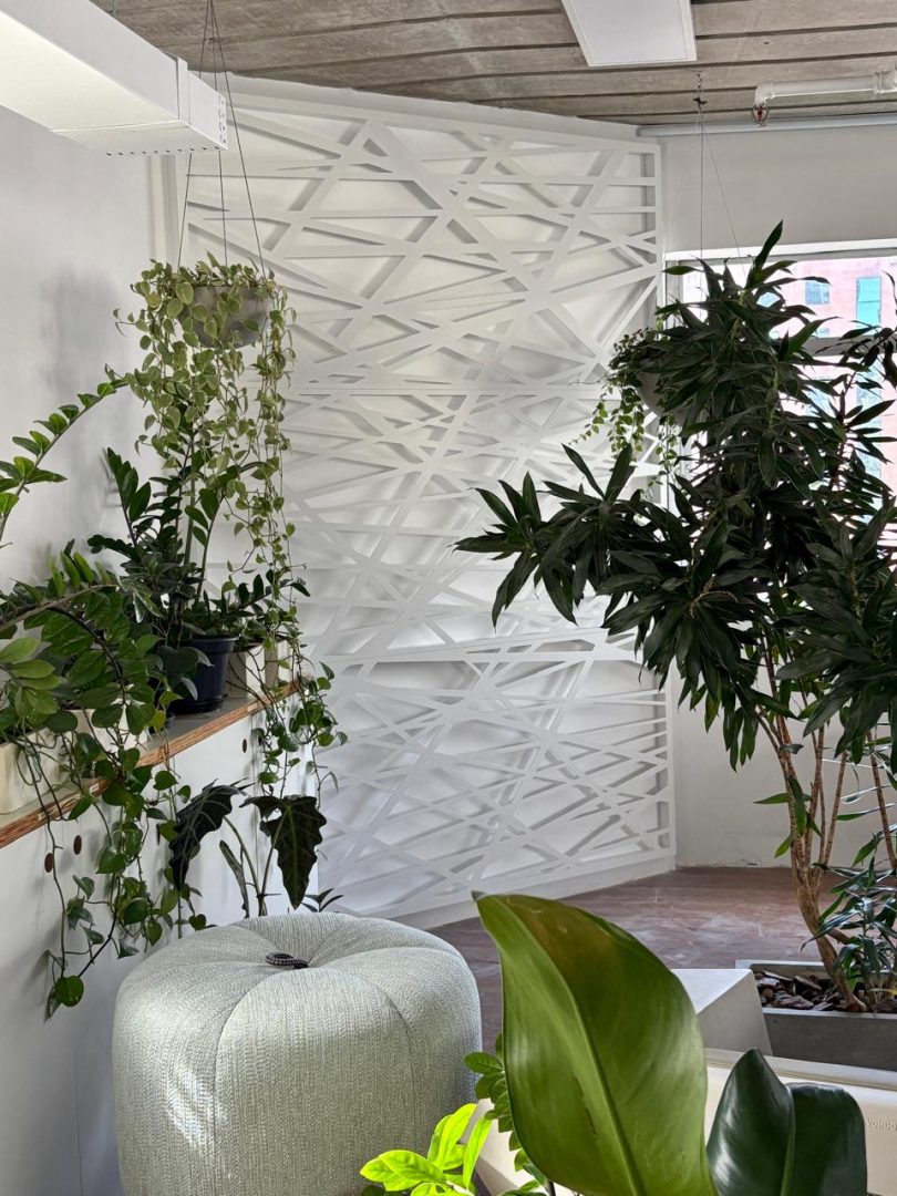 Painel Perfurado em Alumínio Decorativo I Design Personalizado