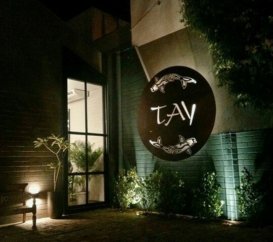 Painéis decorativos em áreas comerciais: identidade visual aplicada ao espaço