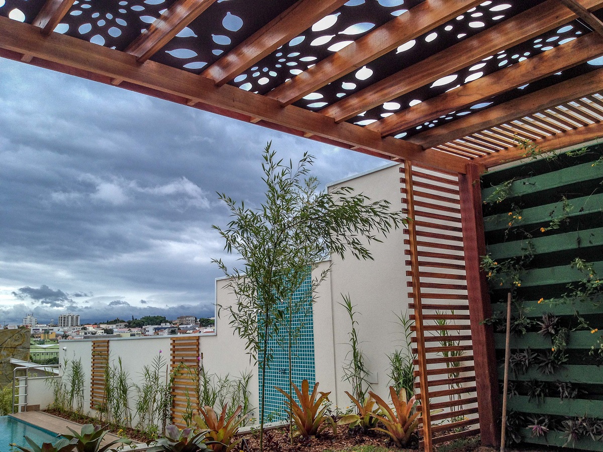 Sombreamento arquitetônico: como o painel perfurado melhora o conforto térmico dos projetos