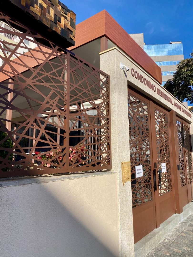 Fachadas inteligentes com painéis de alumínio perfurado